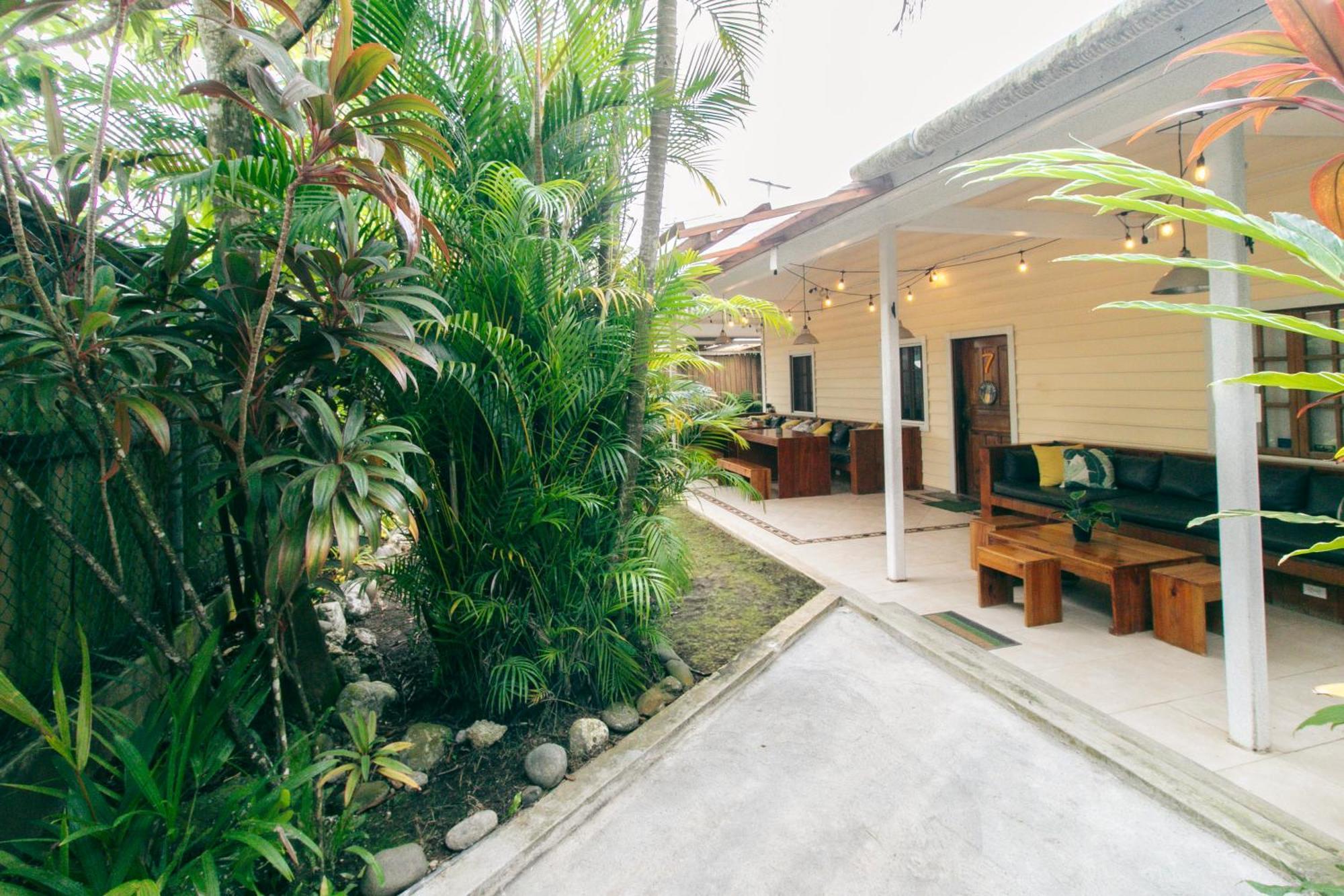Отель Pineapple House Бокас-дель-Торо Экстерьер фото